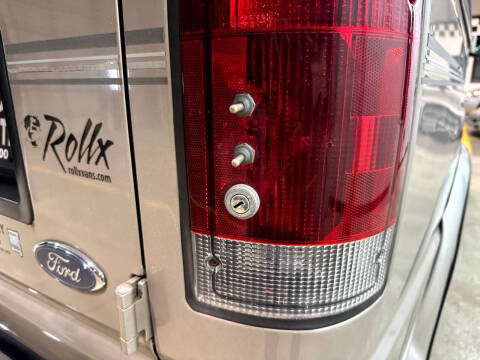 2002 Ford E-Series E-250 SD