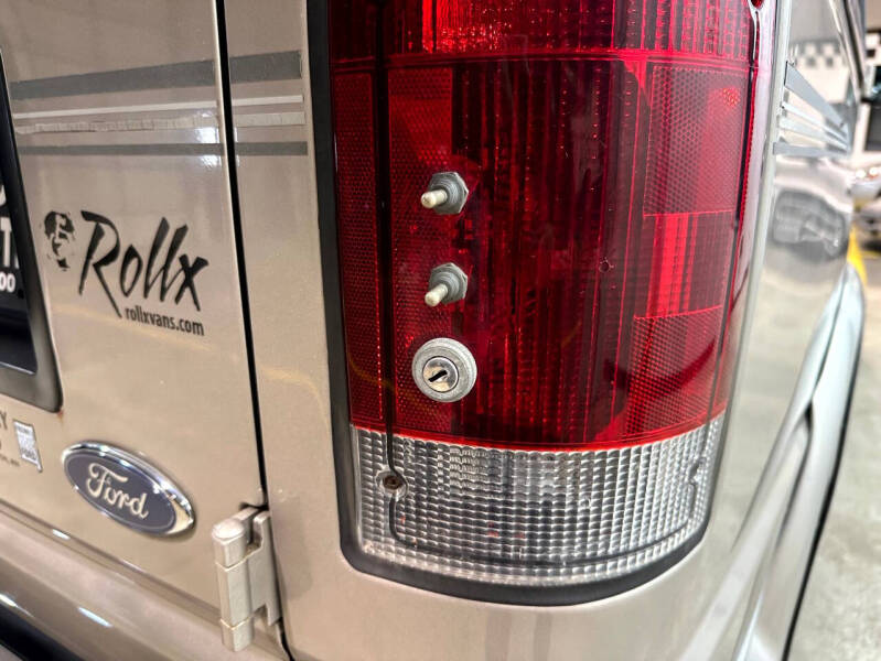 2002 Ford E-Series E-250 SD