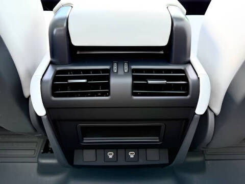 2025 Land Rover Defender 110 P300 S