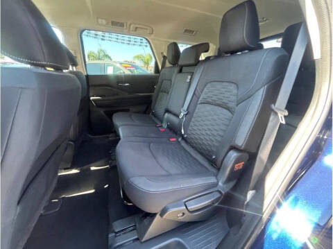 2022 Nissan Pathfinder SV