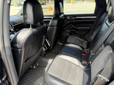 2018 Porsche Cayenne Platinum Edition