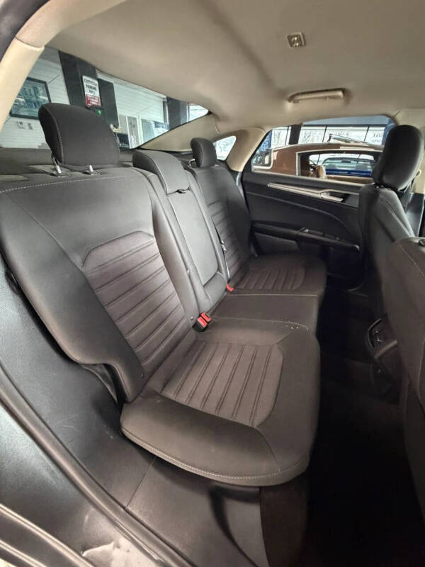 2020 Ford Fusion SE