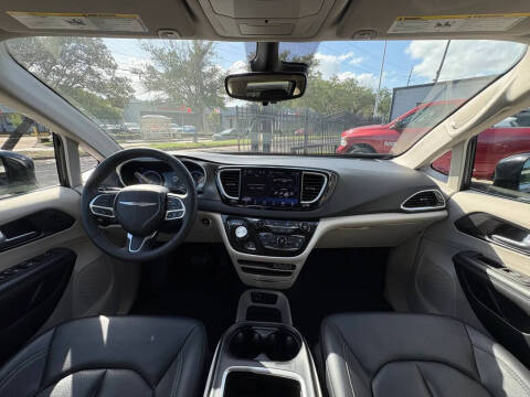 2024 Chrysler Pacifica Touring L