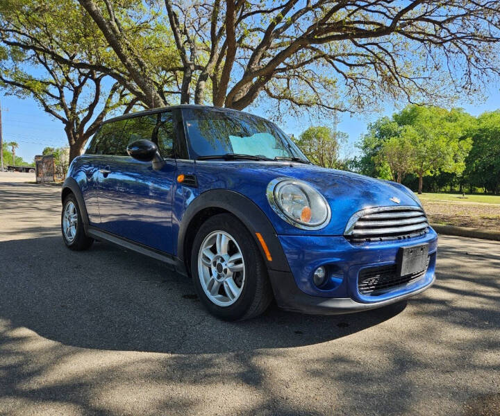 Used 2013 MINI Cooper Base with VIN WMWSU3C51DT372857 for sale in San Antonio, TX