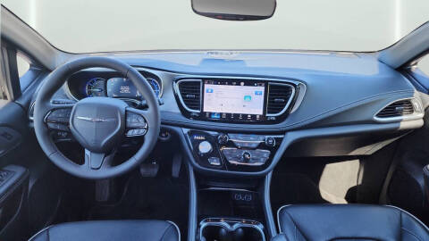 2024 Chrysler Pacifica Plug-In Hybrid Select
