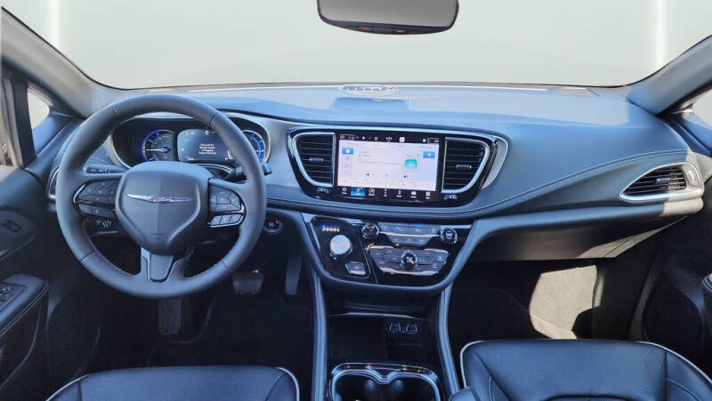 2024 Chrysler Pacifica Plug-In Hybrid Select