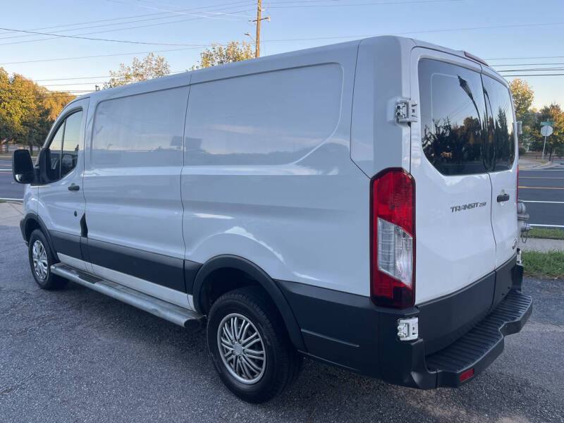 2015 Ford Transit Base photo 3