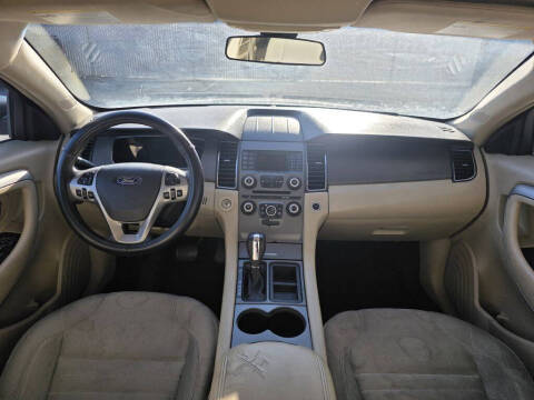 2013 Ford Taurus SE