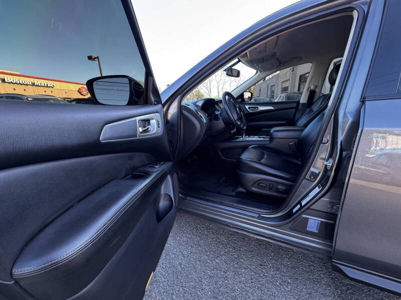 2020 Nissan Pathfinder SL