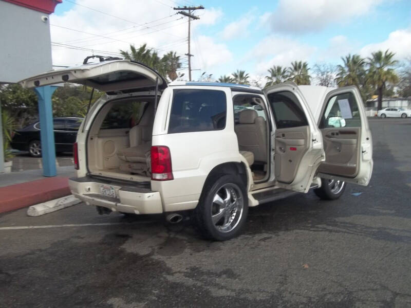 2004 Cadillac Escalade Base photo 46