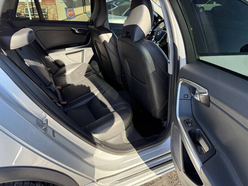 2015 Volvo V60 Cross Country T5