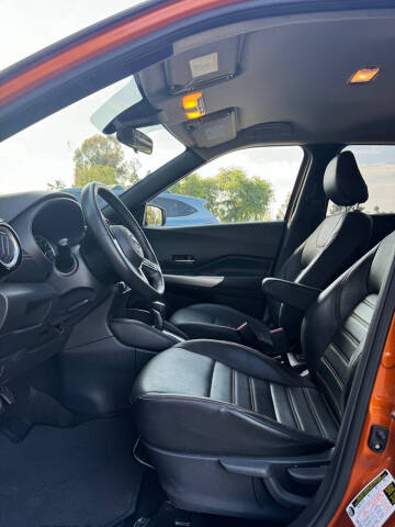 2020 Nissan Kicks SR