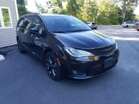 2018 Chrysler Pacifica for sale at KLC AUTO SALES in Agawam MA