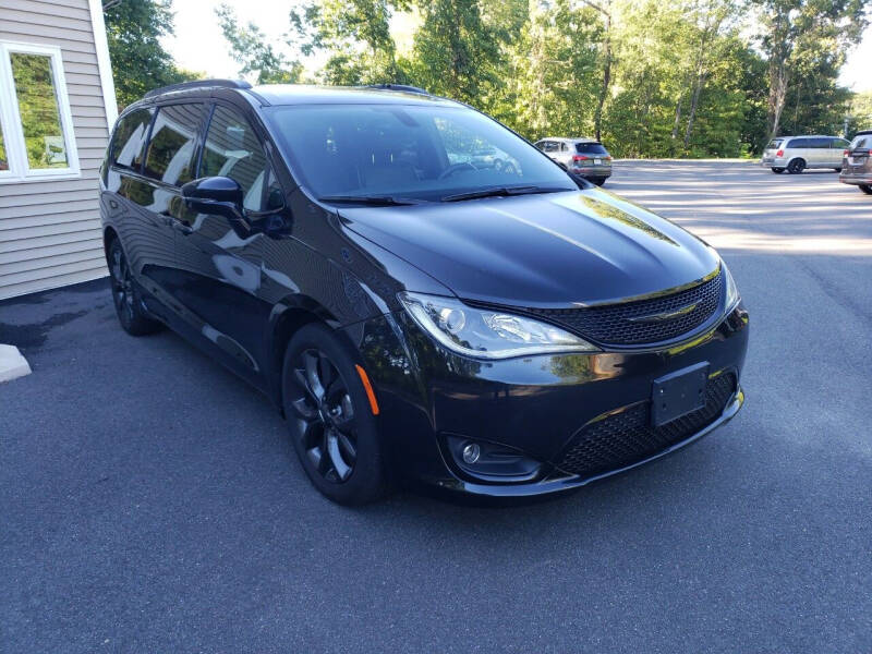 2018 Chrysler Pacifica for sale at KLC AUTO SALES in Agawam MA