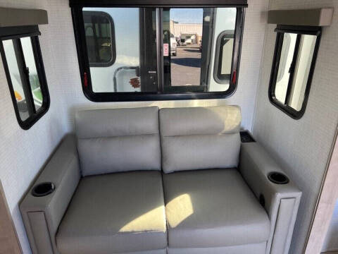 2025 Palomino Solaire