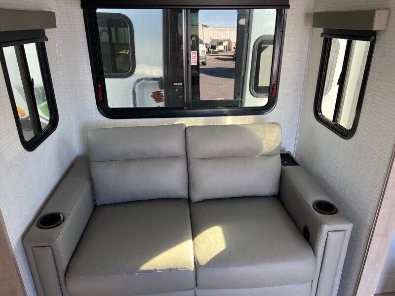 2025 Palomino Solaire