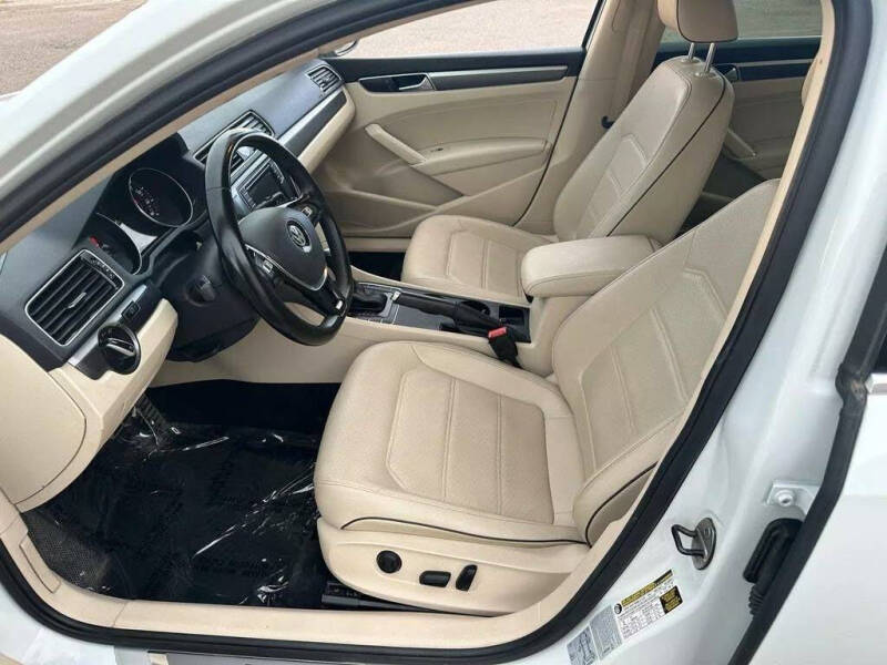 2017 Volkswagen Passat 1.8T R-Line