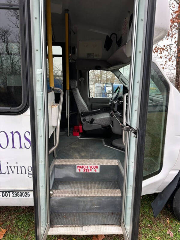 2010 Ford E-Series E-450 SD