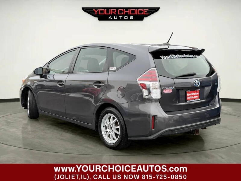 2017 Toyota Prius v Five