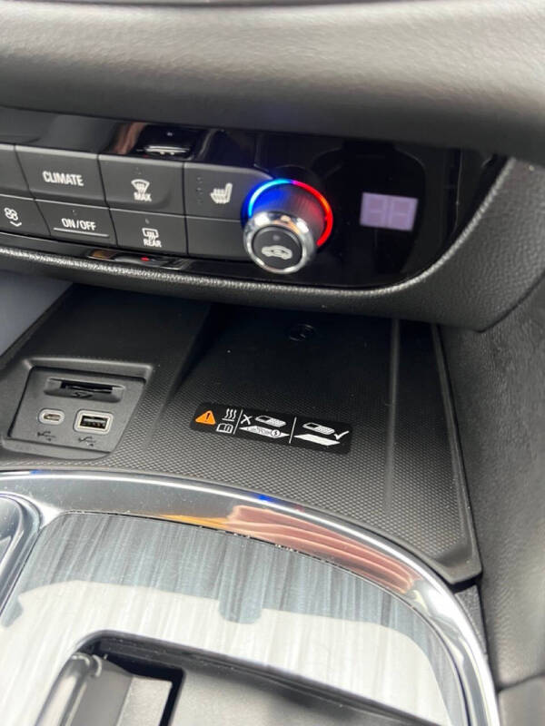 2023 Buick Enclave Essence