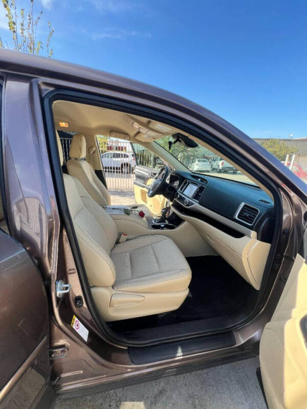 2018 Toyota Highlander LE