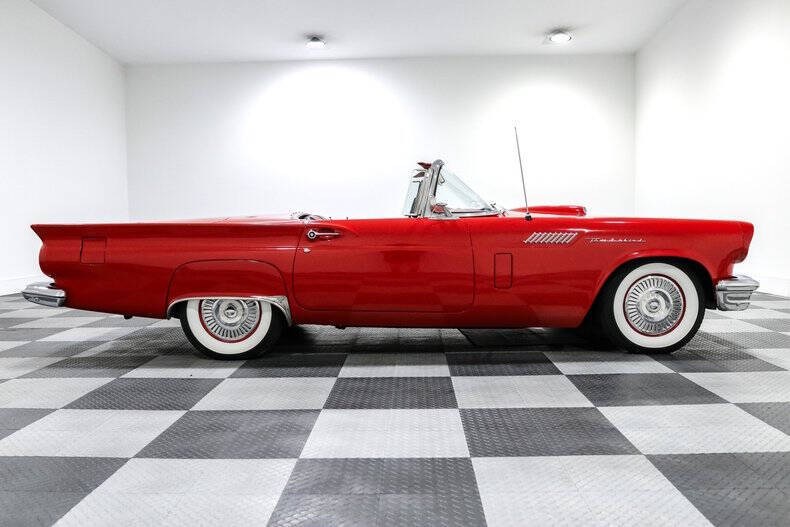 1957 Ford Thunderbird