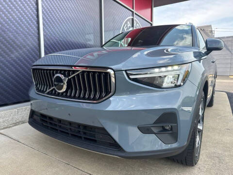 2023 Volvo XC40 B5 Plus Bright Theme