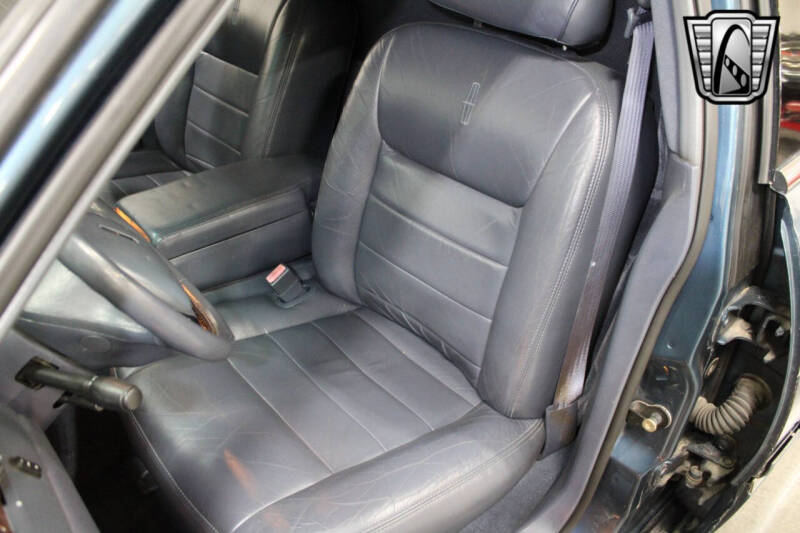 2001 Lincoln Town Car Executive