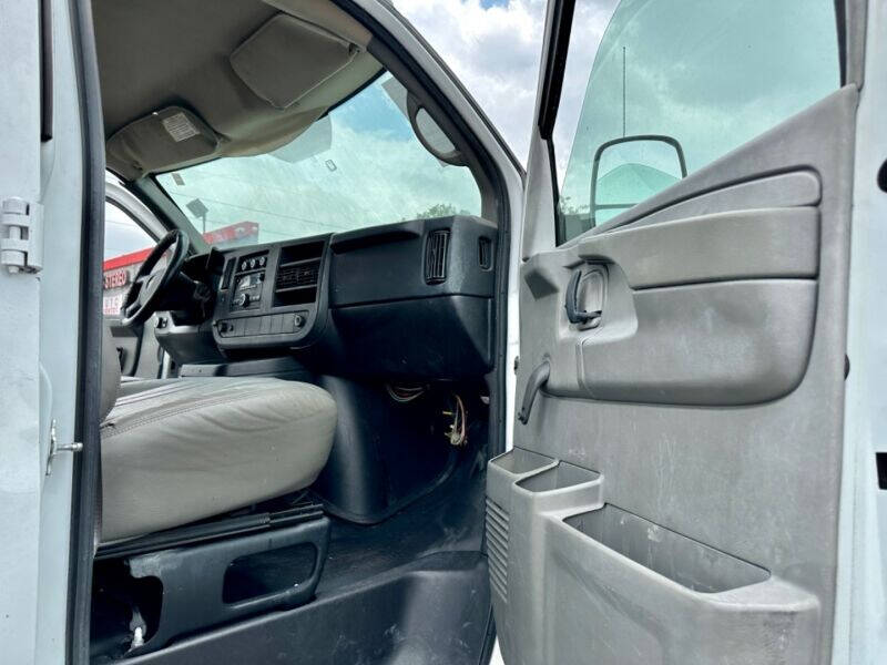 2011 Chevrolet Express  - $18,995