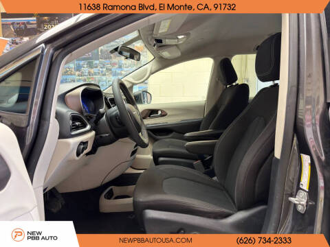 2022 Chrysler Voyager LX