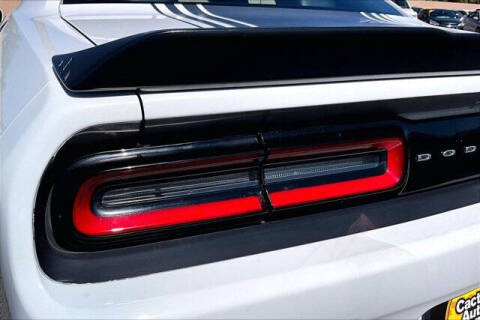 2017 Dodge Challenger 392 HEMI Scat Pack Shaker