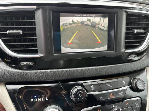 2020 Chrysler Pacifica Touring L