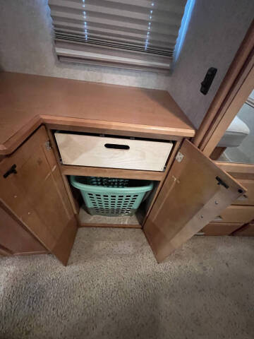 2007 Winnebago Adventurer