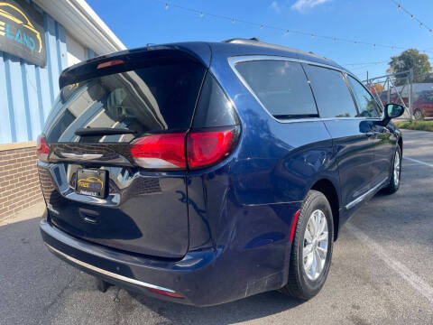 2017 Chrysler Pacifica Touring-L