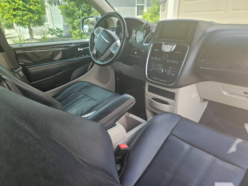 2016 Chrysler Town and Country Touring