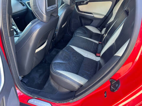 2013 Volvo XC60 T6 R-Design Platinum