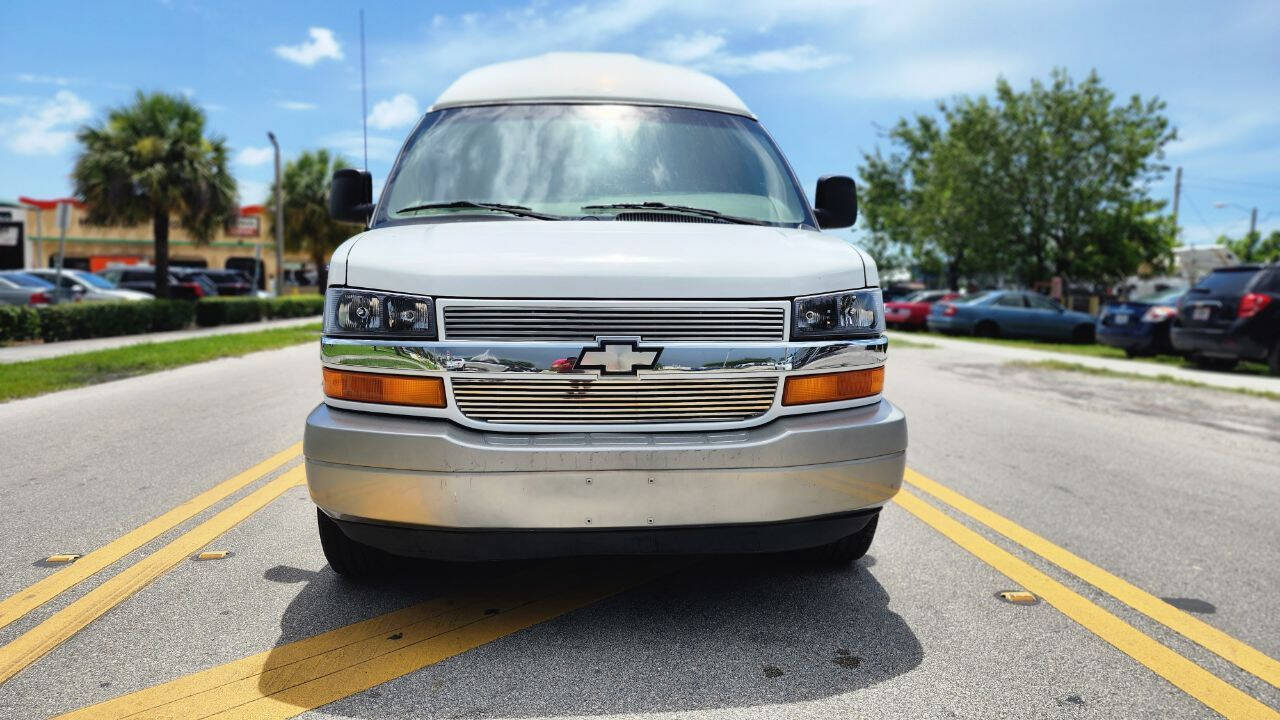 2003 CHEVROLET Express Van - $12,900