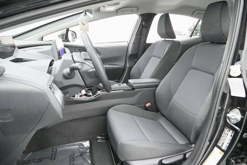 2025 Toyota Prius LE