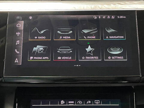 2022 Audi e-tron quattro Premium Plus