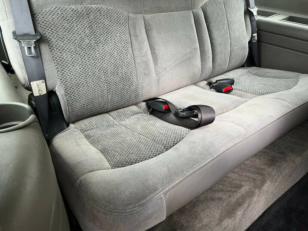 2005 Chevrolet Suburban 47