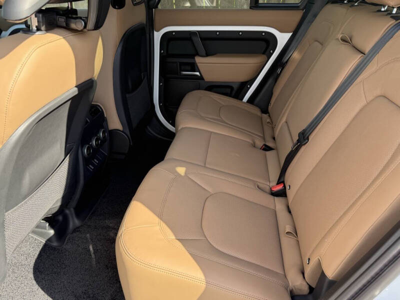 2026 Land Rover Defender 110 P300 S