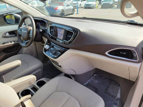 2021 Chrysler Voyager LX