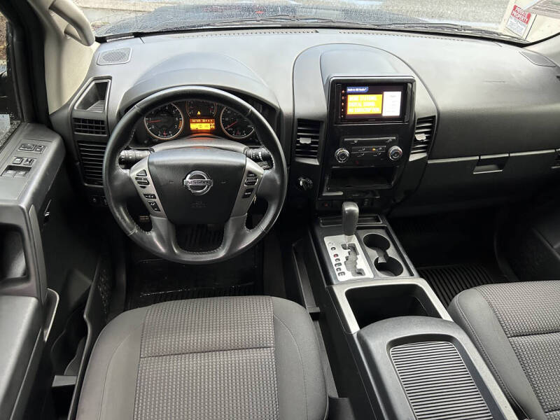 2014 Nissan Titan SV