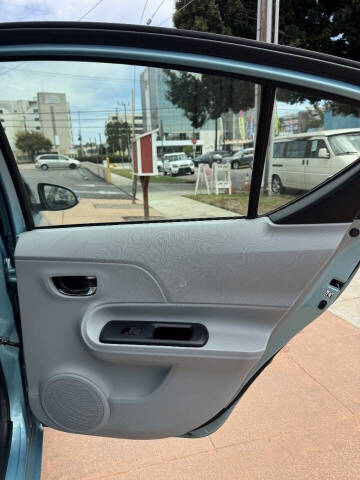 2013 Toyota Prius c One