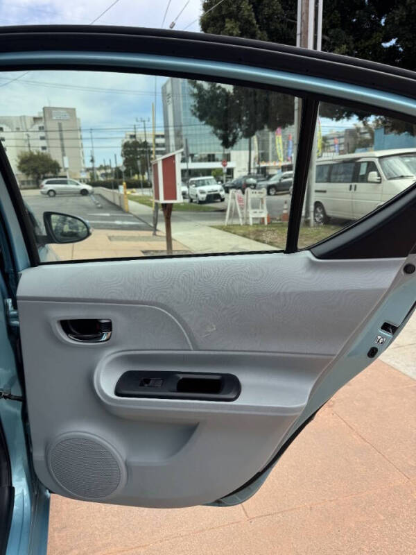 2013 Toyota Prius c One