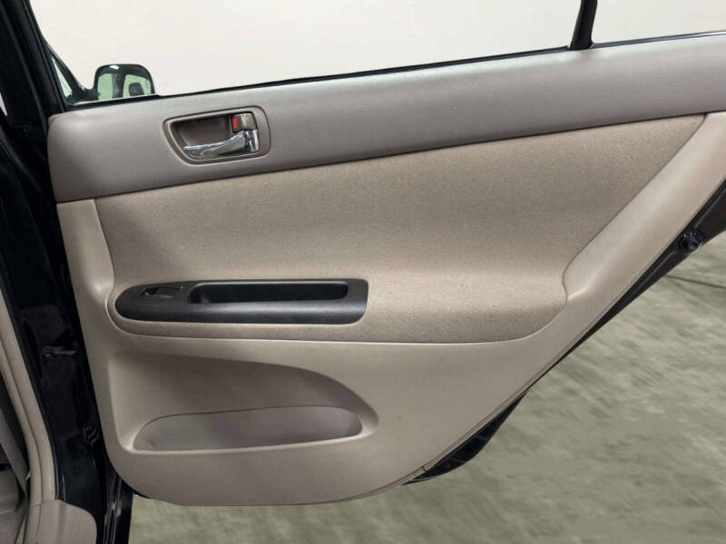 2005 Toyota Camry LE