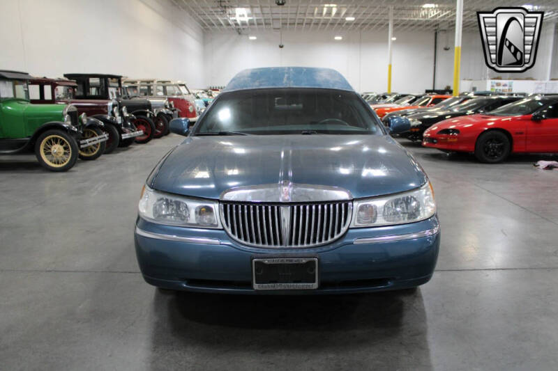 2001 Lincoln Town Car Executive