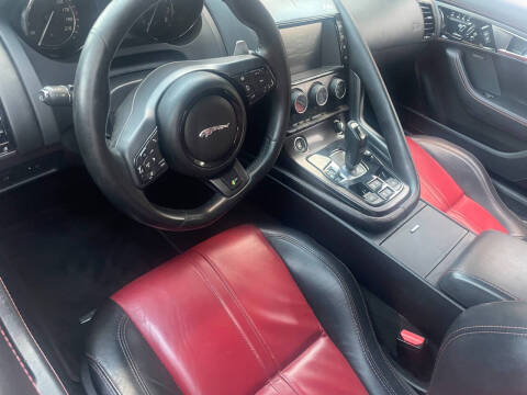 2016 Jaguar F-TYPE R