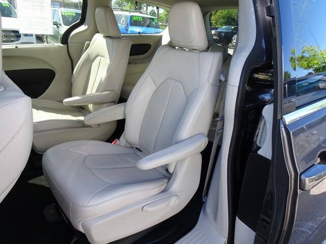 2017 Chrysler Pacifica Hybrid Premium