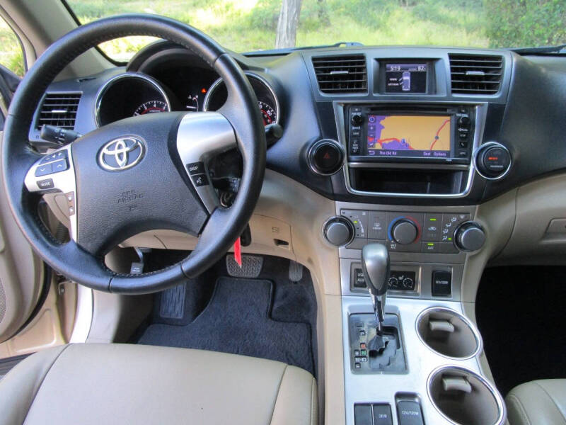2013 Toyota Highlander SE